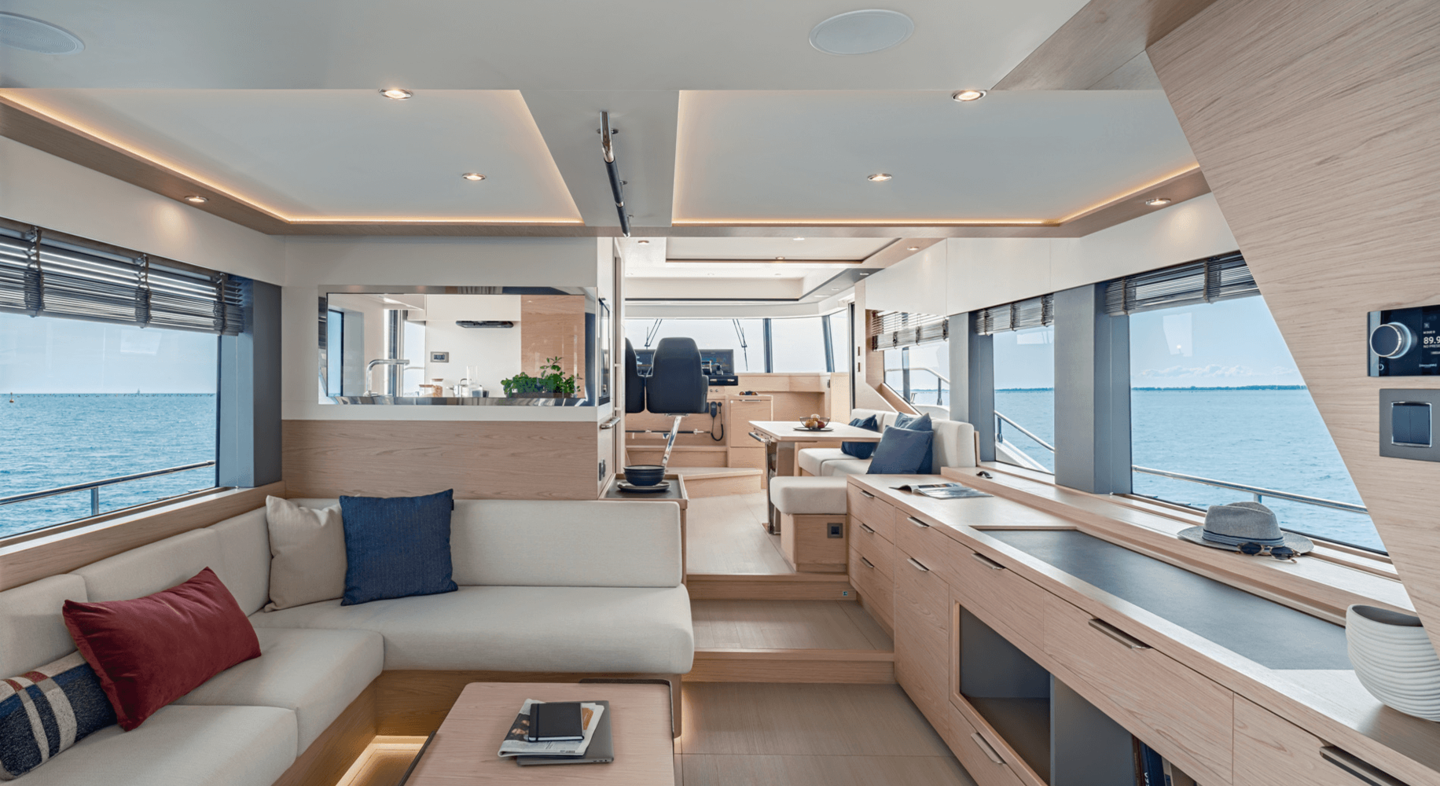 Grand Trawler 62 photo de l'intérieur