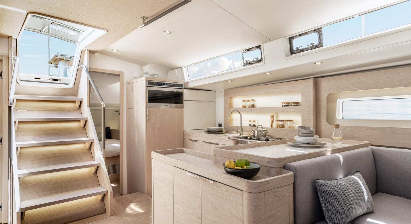 Océanis Yacht 54 photo de l'intérieur.