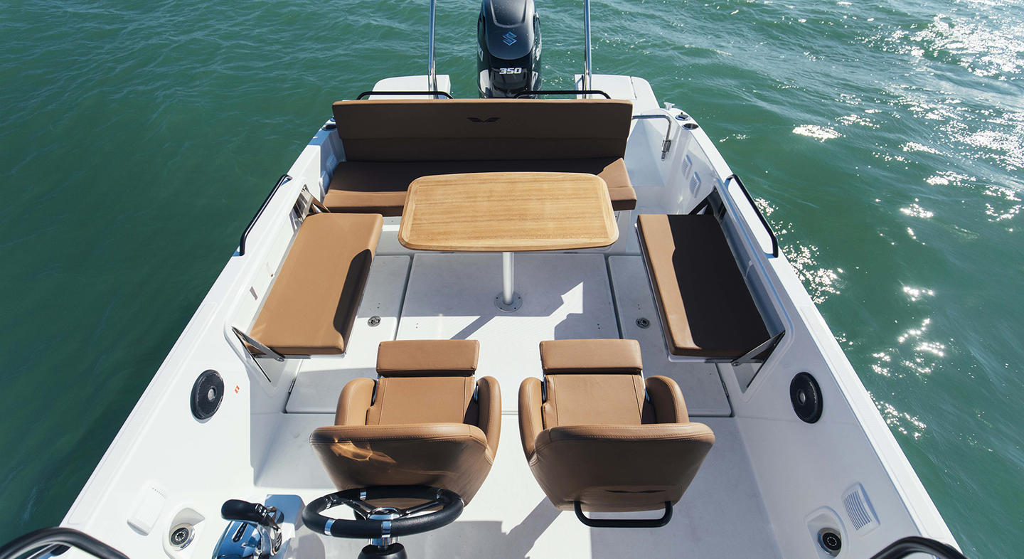 Flyer 8 Spacedeck au mouillage