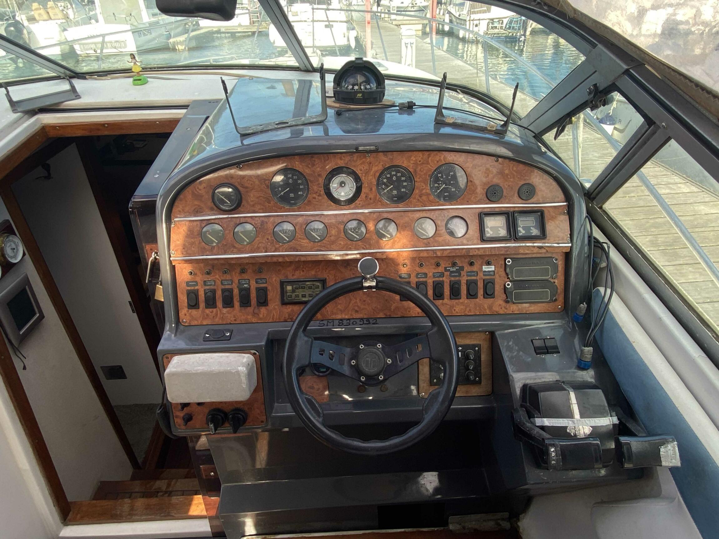 [565] photo nº 2 de COMMODORE 320