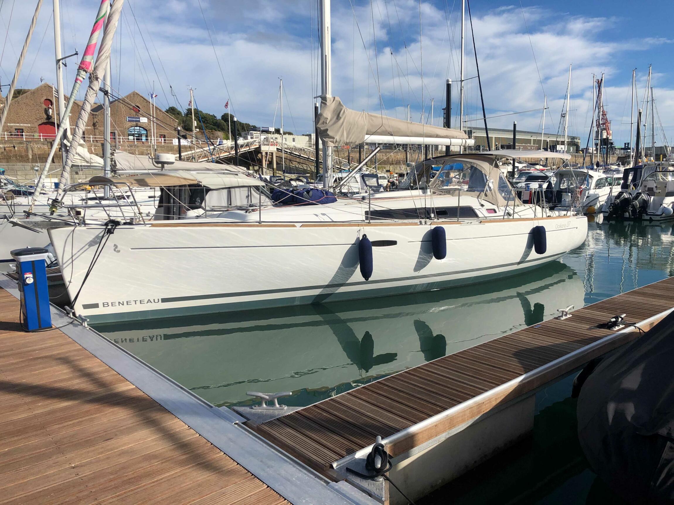 [515] photo nº 1 de oceanis 37